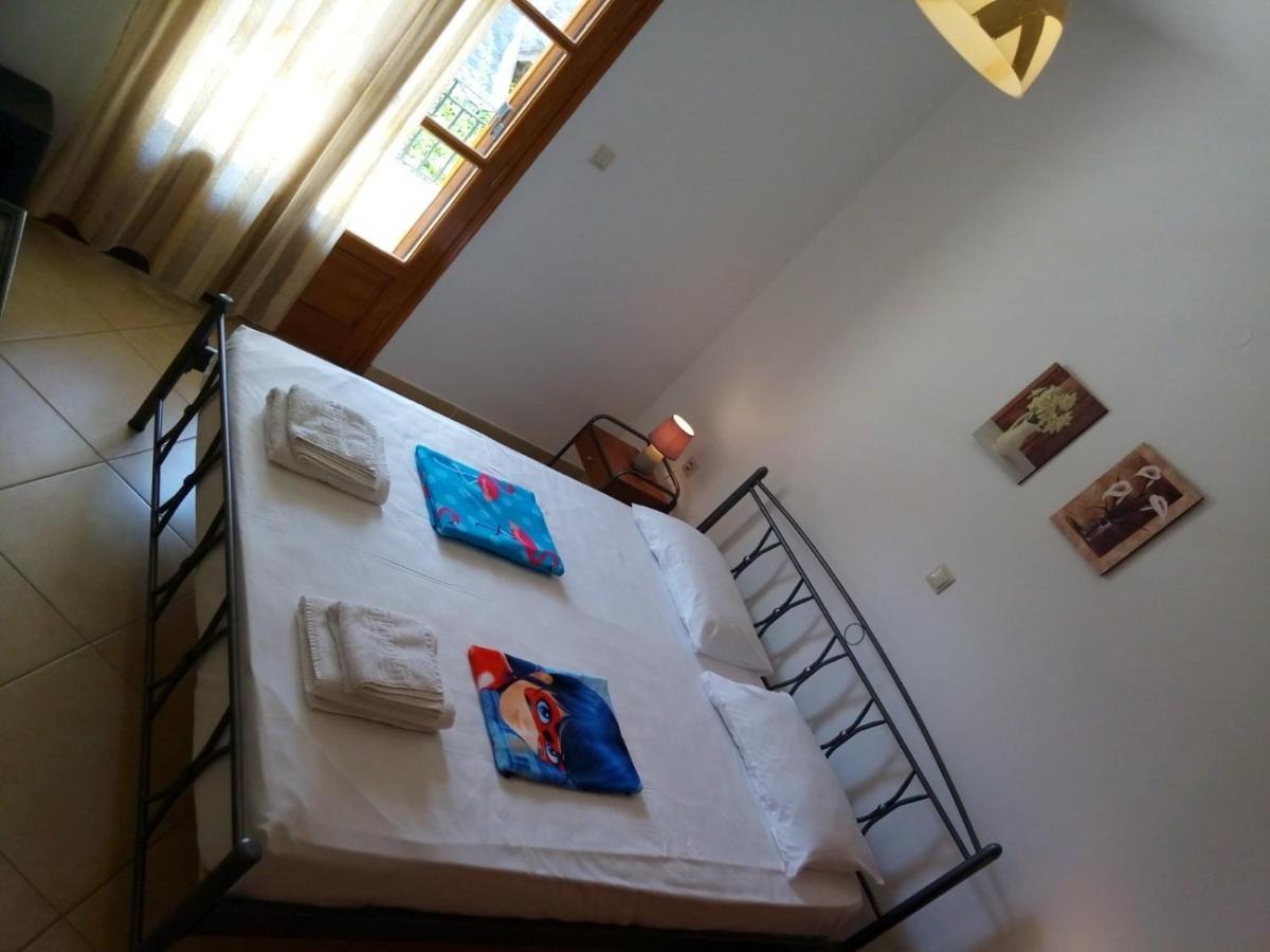 Appartamento Delicatessen House Leonídion Esterno foto